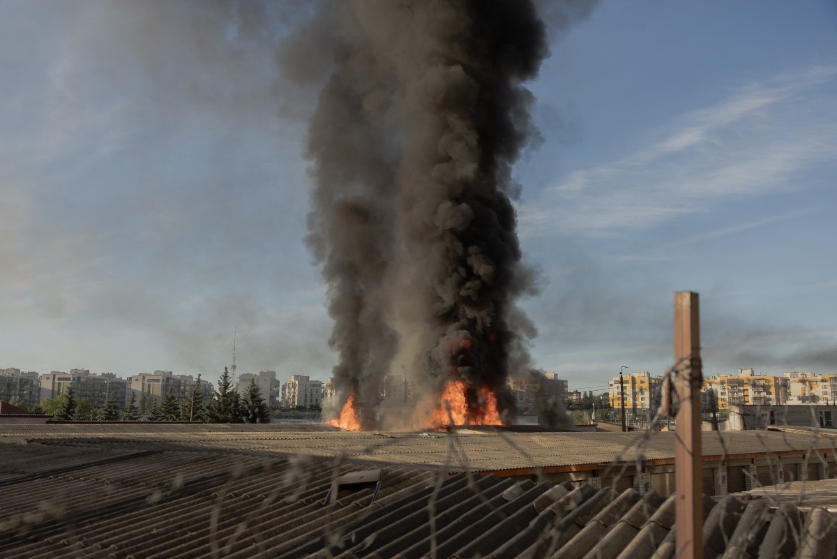 Novo ataque russo a Kiev já deixa pelo menos quatro mortos e quinze feridos