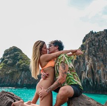 Momento romântico na praia no início do relacionamento — Foto: Reprodução/Instagram