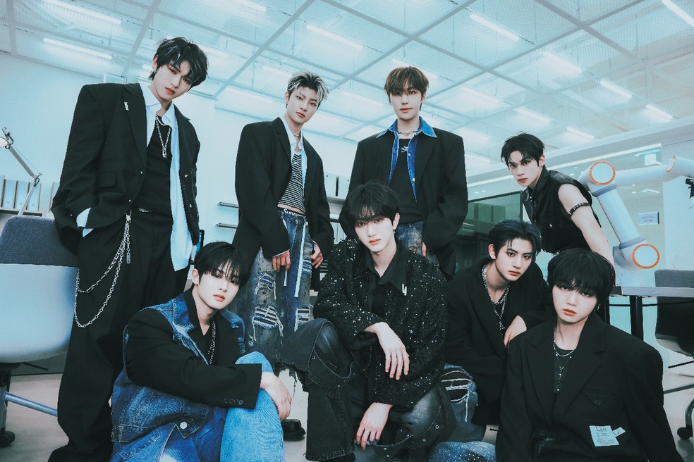 Younite, grupo de k-pop, no Teatro Claro Mais — Foto: Divulgação