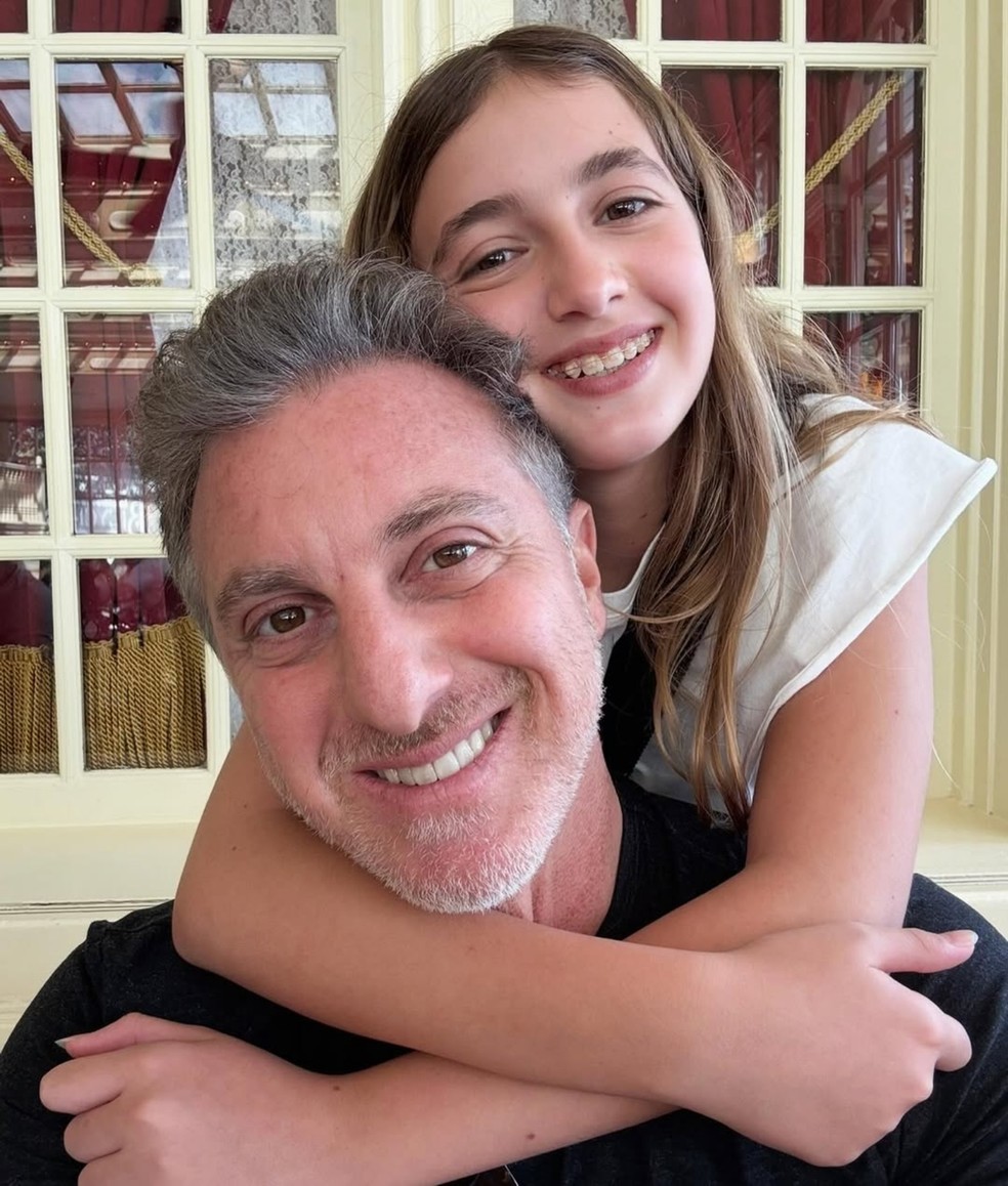 Filha de Luciano Huck com Angélica faz 13 anos e impressiona famosos e fãs:  'Como cresceu'