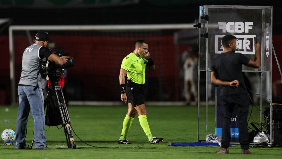 �rbitros poder�o revisar o segundo cart�o amarelo dado para um jogador � Foto: Cesar Greco/Palmeiras