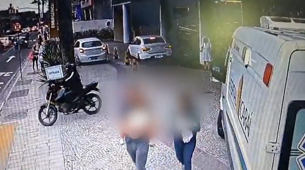 Suspeito de roubar 100 celulares em dois meses em Niterói, homem em liberdade condicional é preso com 11 telefones