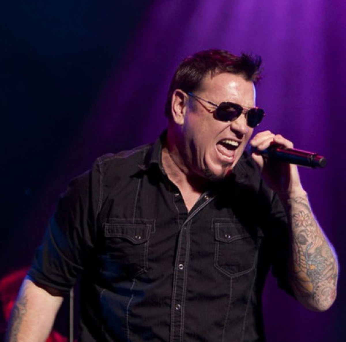 Hit de 'Shrek' e passado rapper: quem é Steve Harwell, cantor que ...