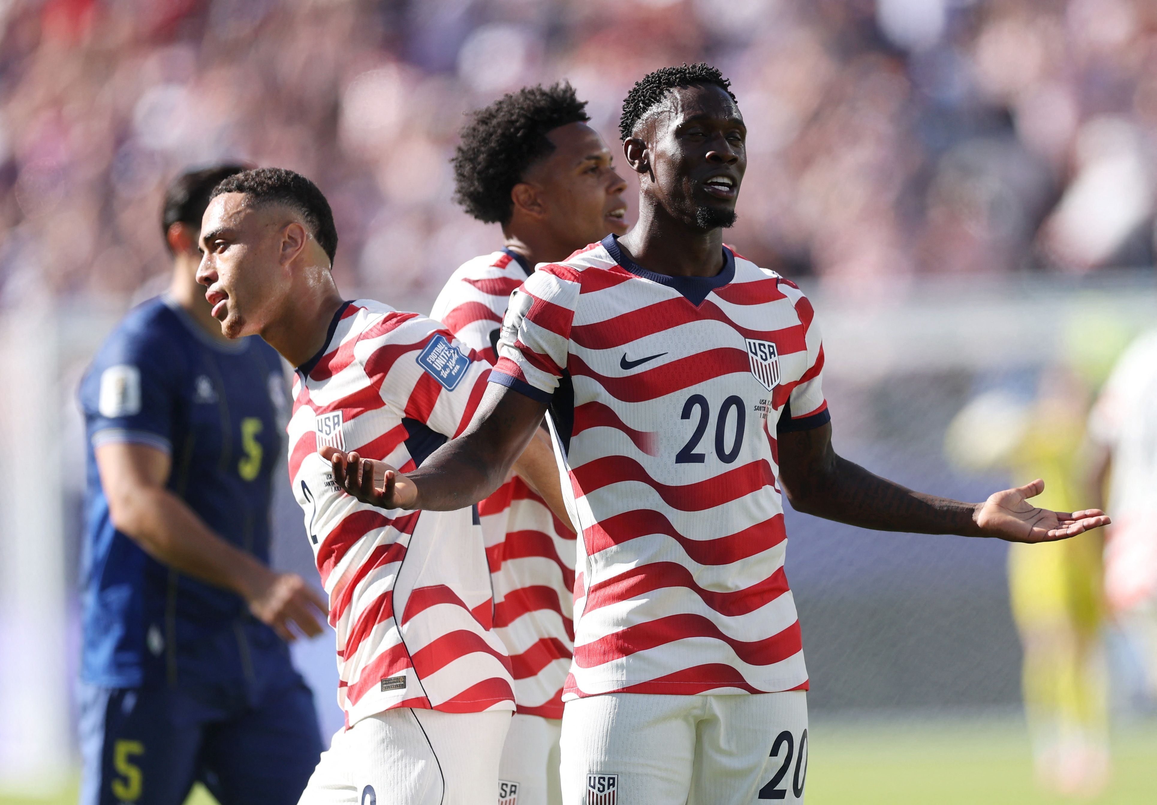 Estados Unidos vencem Bósnia e avançam às oitavas de final da Copa do Mundo; Balogun será desfalque