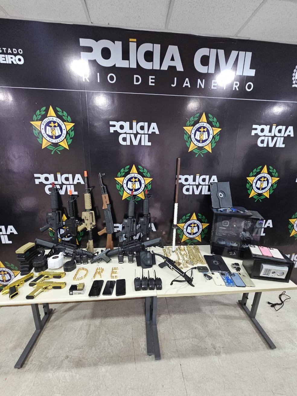 O matéria apreendido pela polícia durante ação que mirou Oruam e sua mãe — Foto: Reprodução