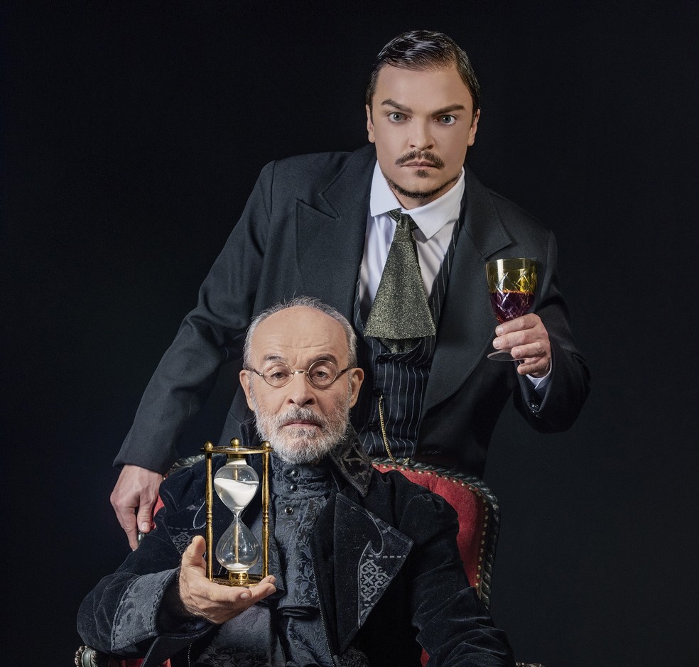 Osmar Prado e Maurício Machado na peça 'O veneno do teatro' — Foto: Priscila Prade