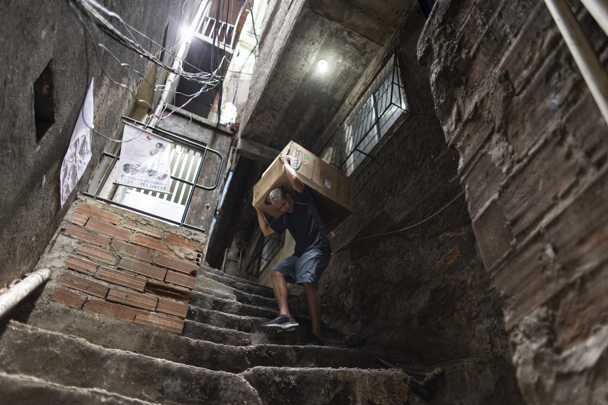 Muita escada e pouca calçada na maior favela do Brasil: Rocinha tenta ...