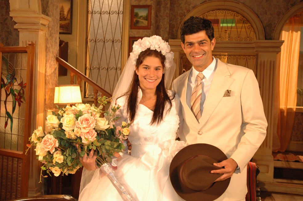 Eduardo Moscovis e Priscila Fantin em 'Alma gêmea' — Foto: TV Globo
