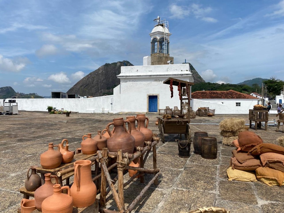 Prepared scenario. In the film, the Santa Cruz Fortress represents 1st century Italy — Photo: Filipe Bias