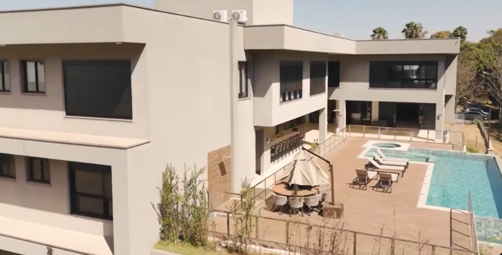 A mansão onde morou Zé Felipe e Virginia, em Goiânia — Foto: Reprodução/Youtube