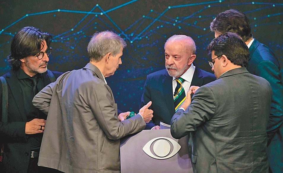 Da irritação de Sidônio com Flávio à camisa 'eu prendi o Lula' de Deltan: os detalhes do debate da Band que você não viu