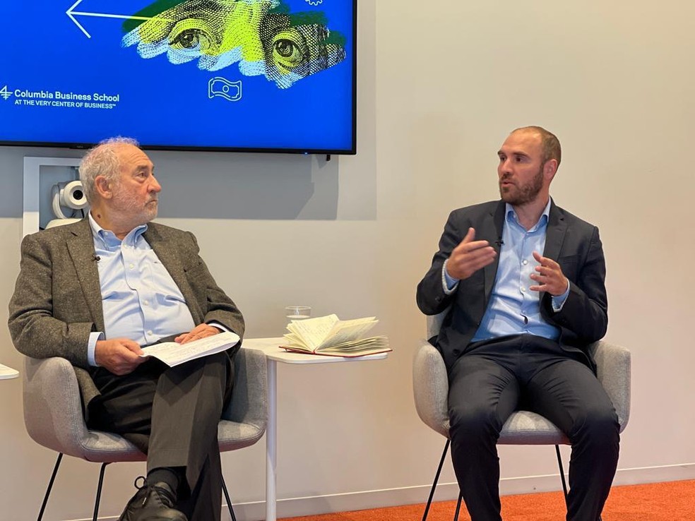 Um grupo com mais de 30 especialistas globais de alto nível, liderado pelo Prêmio Nobel Joseph Stiglitz e pelo ex-ministro da Economia da Argentina e professor da Universidade de Columbia, Martín Guzmán, assina o relatório apoiado pelo Vaticano — Foto: Divulgação