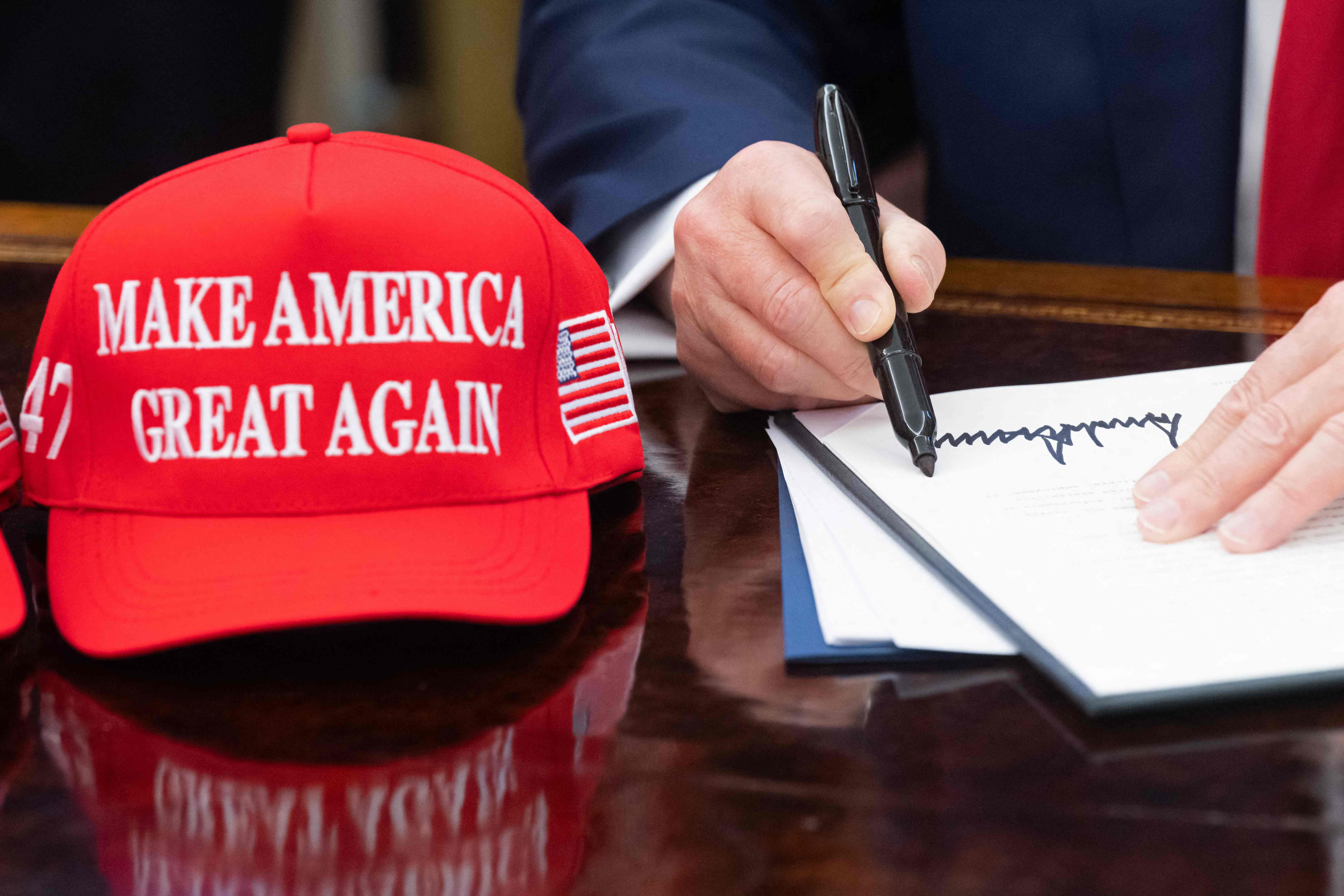 Suprema Corte dos EUA vai revisar decreto de Trump que busca acabar com direito à cidadania por nascimento