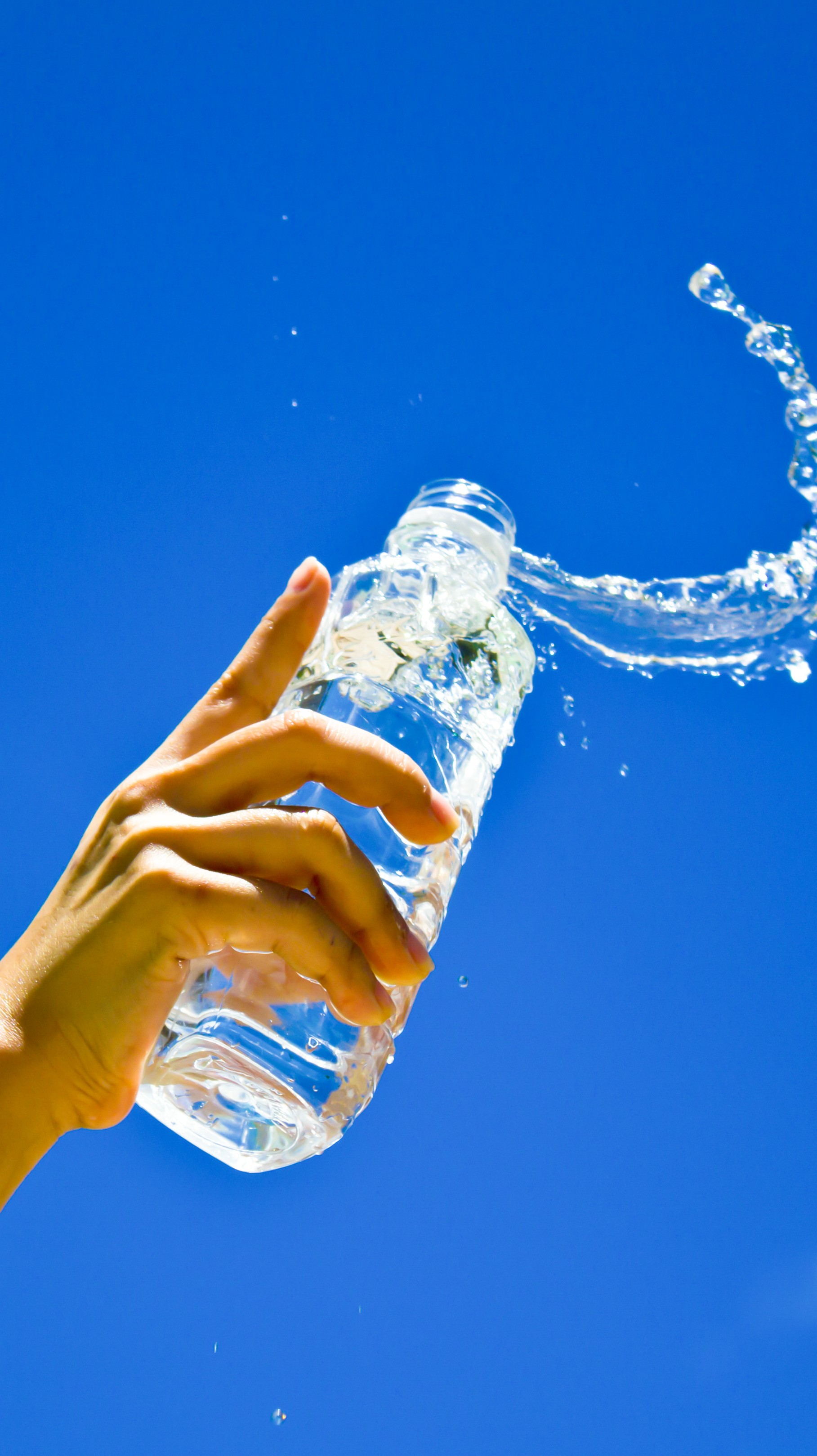 Quanto de água devo beber por dia? Cai o mito dos 2 litros