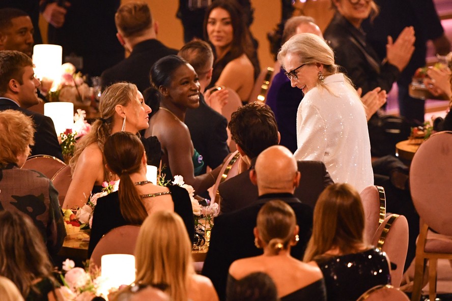Meryl Streep chega atrasada no Grammy 2024 para torcer para o genro