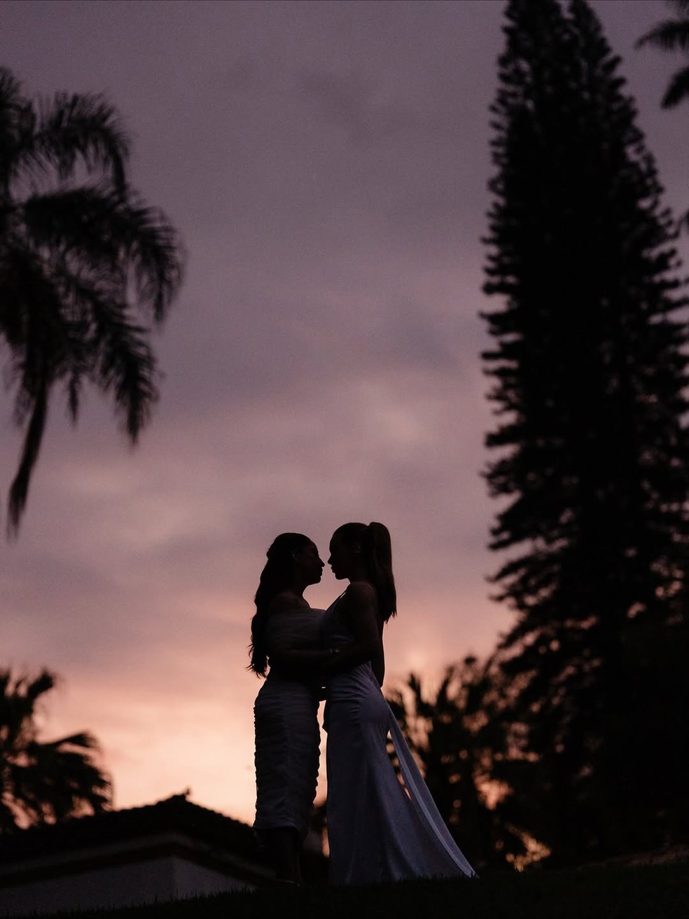 Fotos de casamento de Mari Fernandez com Julia Ribeiro viralizam e geram onda de preconceito — Foto: Reprodução Instagram
