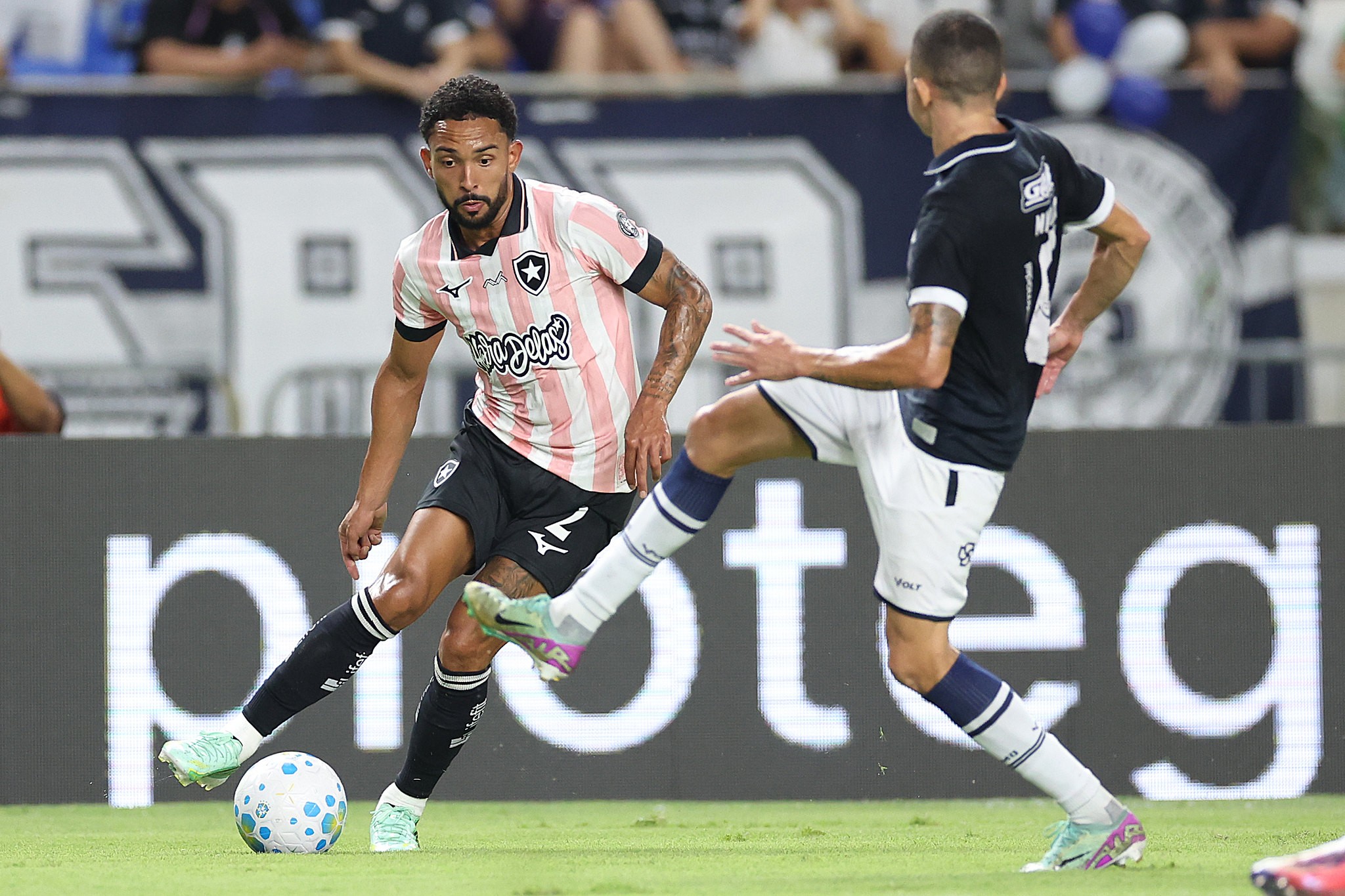 Botafogo joga mal, perde para o Remo e segue estagnado no Brasileirão