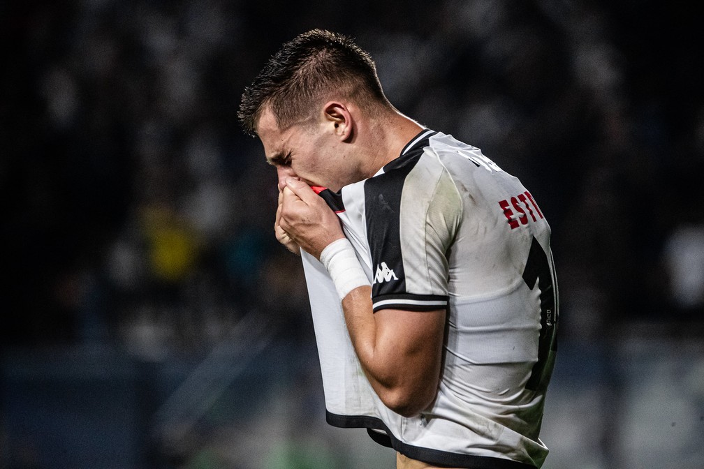Estrella se emociona com o gol marcado — Foto: Leandro Amorim/Vasco