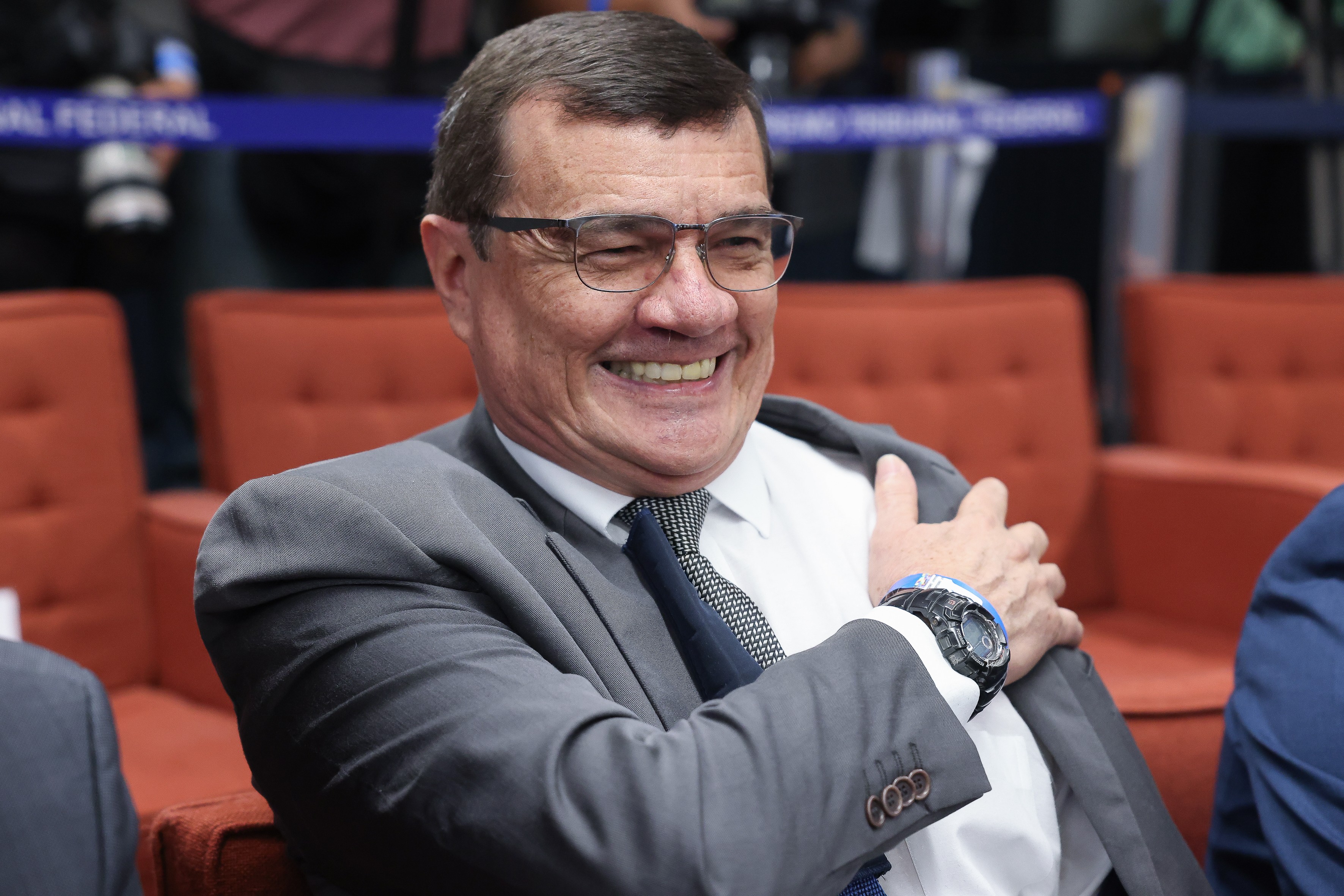 Moraes autoriza ex-ministro condenado por trama golpista a s