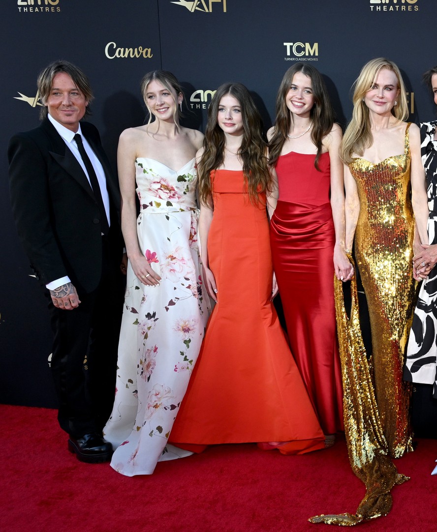 Keith Urban, Faith Margaret, Sunday, Rose e Nicole Kidman no tapete vermelho do evento