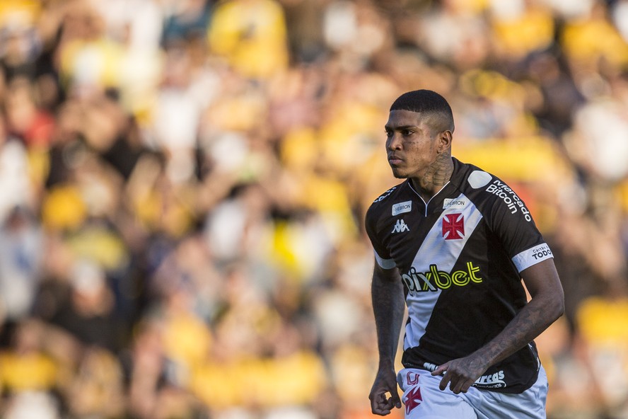 Vasco vence o Criciúma e segue confortável na Série B