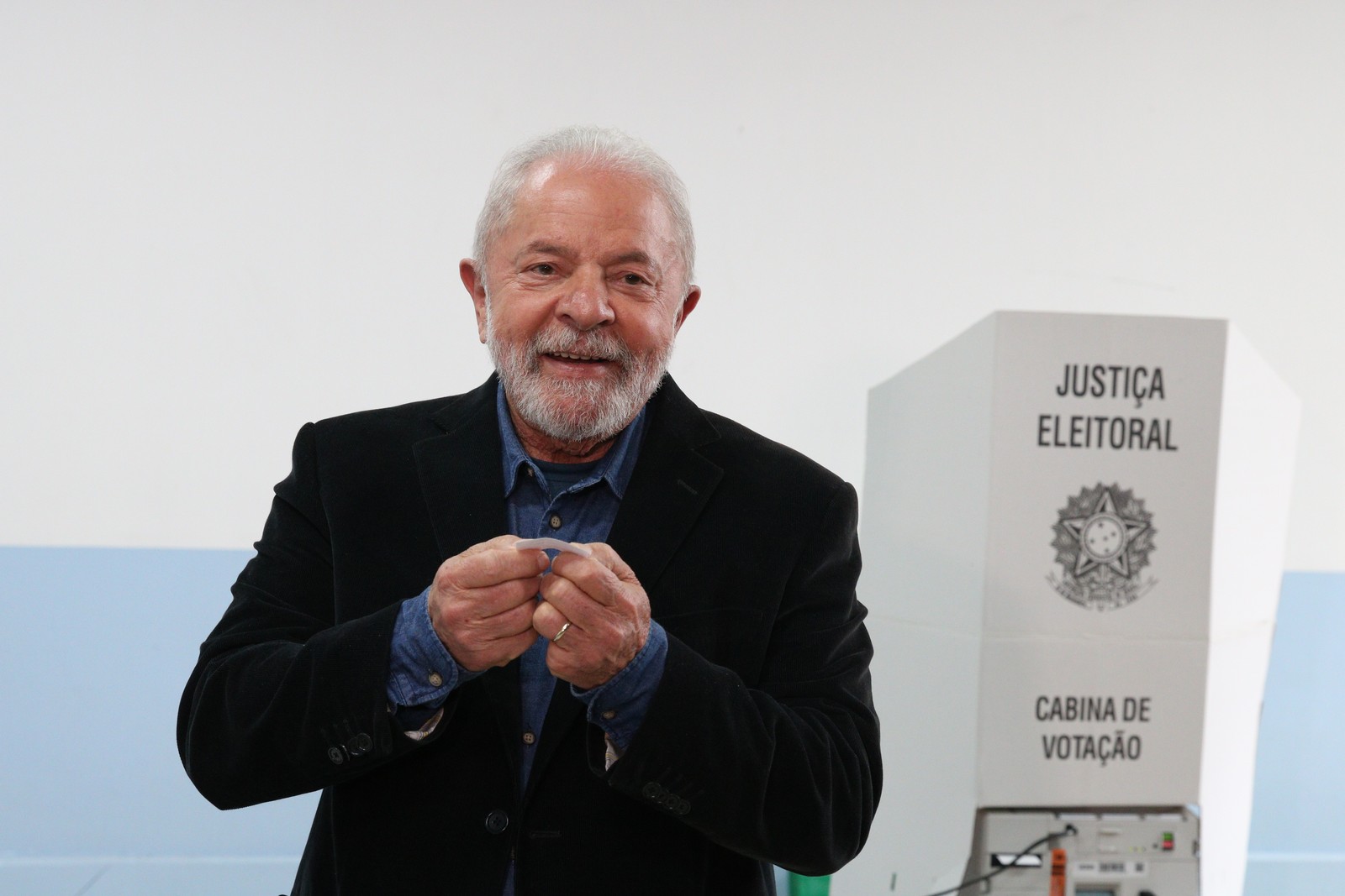 Lula vota na Escola Estadual João Firmino, em São Bernardo do Campo, SP.  — Foto: Rovena Rosa / Agência Brasil