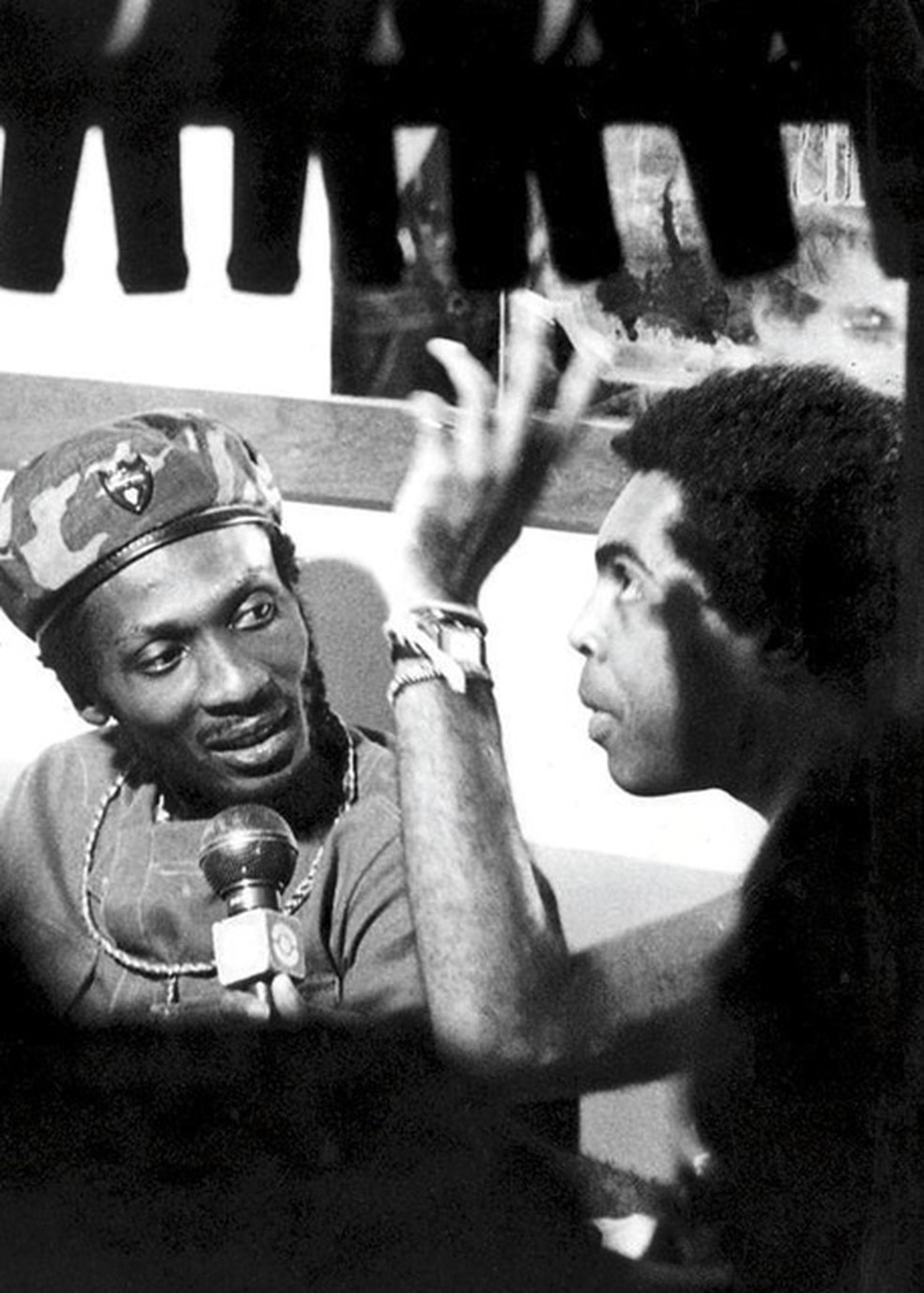Jimmy Cliff com Gilberto Gil no Mistura Fina, em 1980: “Um dos artistas estrangeiros com quem mais me relacionei” — Foto: Jorge Marinho