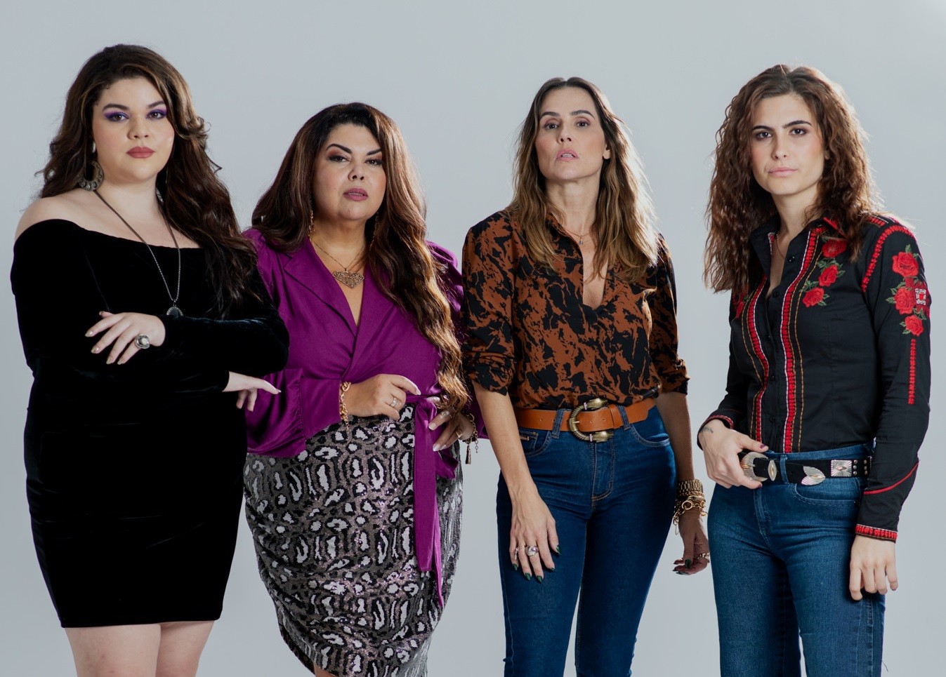 Laura Simões e Maria Maud, filhas de Fabiana Karla e Cláudia Abreu, chamaram a atenção a atenção na série "Rensga hits!" este ano, interpretando Helena (Fabiana) e Marlene (Deborah Secco) na juventude, com direito a cena de beijão — Foto: Vitor Peruzze/ Cabecidade