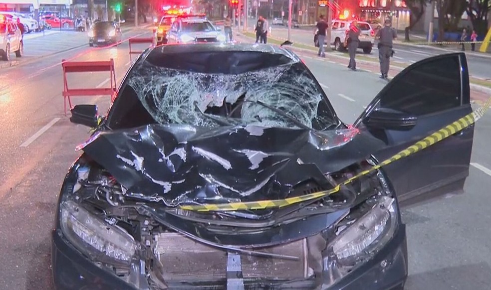 Carro envolvido no atropelamento que matou duas jovens de 18 anos ,em São Caetano do Sul, na Grande São Paulo — Foto: Reprodução/TV Globo
