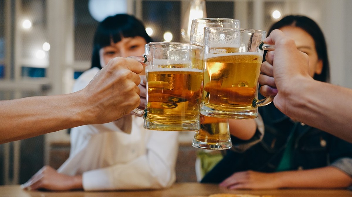 Só um copinho? Álcool pode aumentar risco de doenças cardíacas mesmo em ...