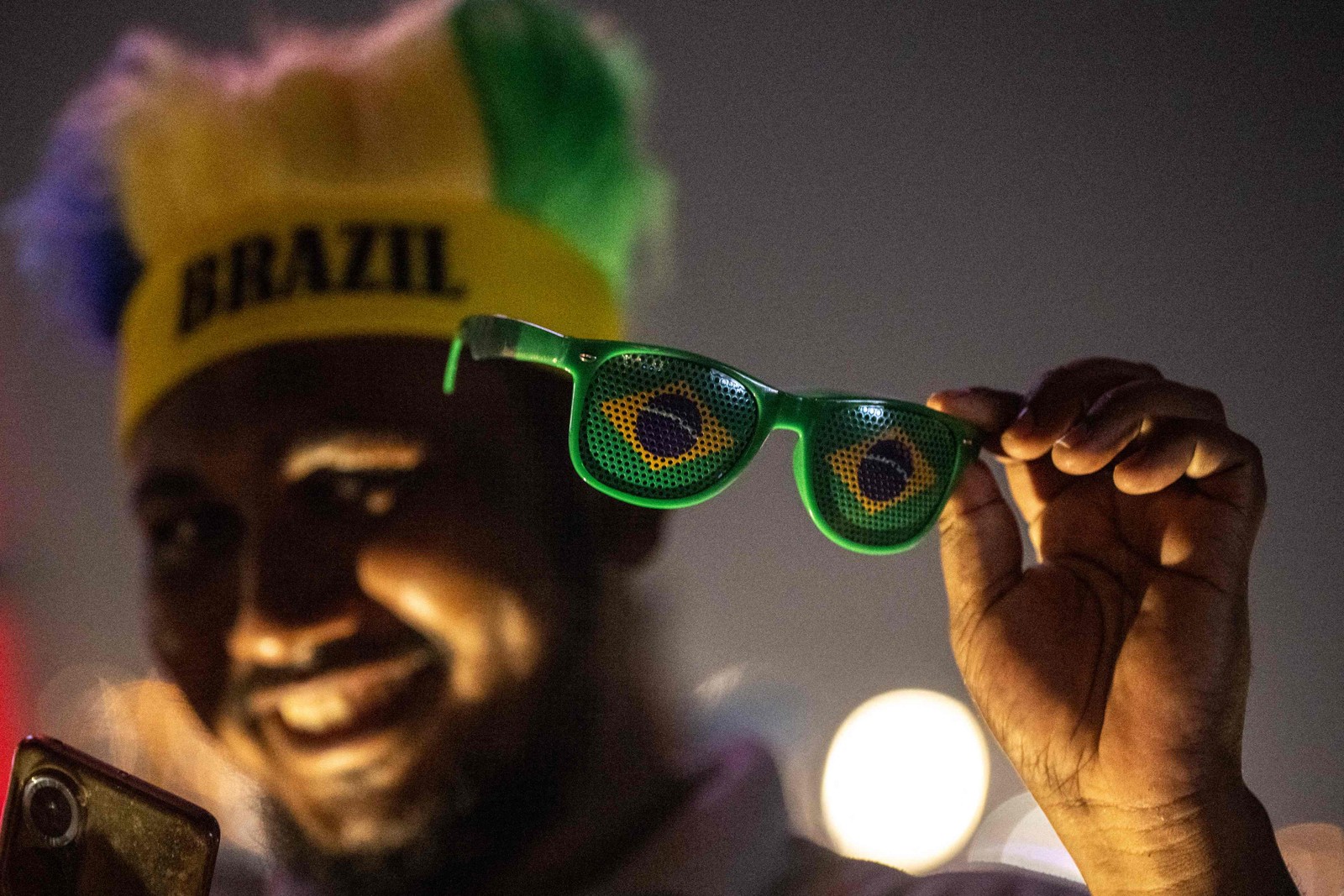 Torcedor do Brasil em Doha, em 17 de novembro, antes da Copa do Mundo de futebol do Catar 2022.  — Foto: Philip FONG / AFP