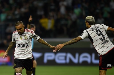 Assalto no Allianz': torcedores do Flamengo reclamam de pênalti não marcado  em Everton Ribeiro - Lance!