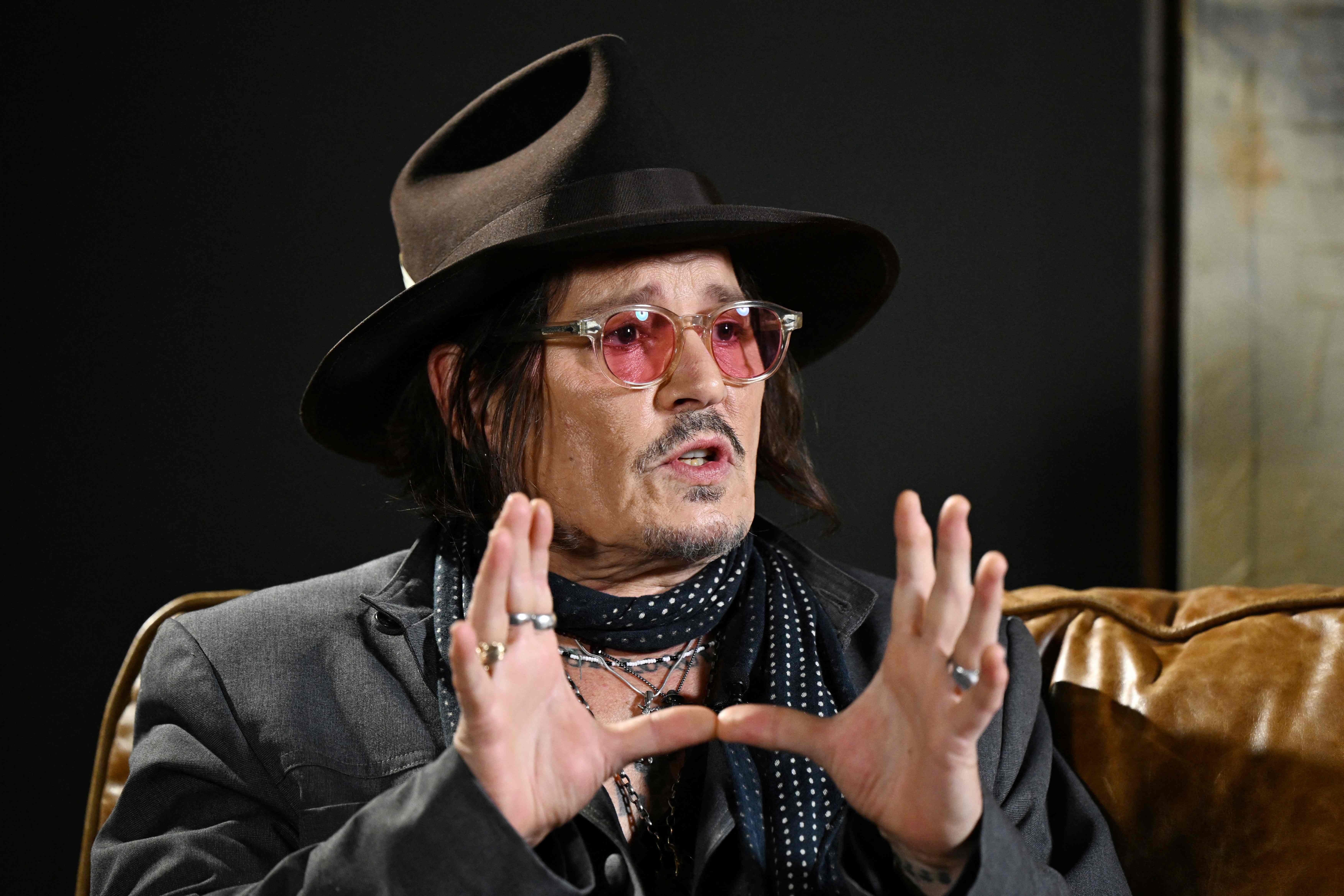 Homem é preso acusado de fraudar cartão de Johnny Depp e roubar mais de R$ 3 milhões por dois anos