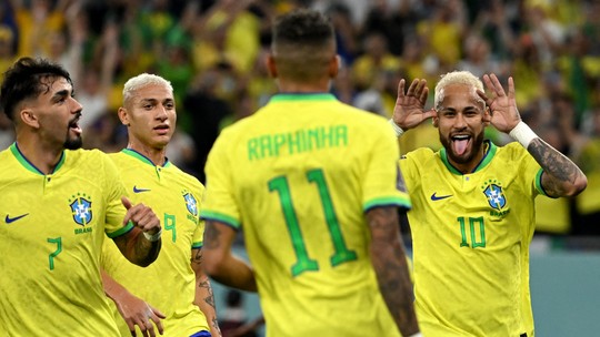 Com Neymar, Brasil melhora porque cria mais para velocidade dos jovens