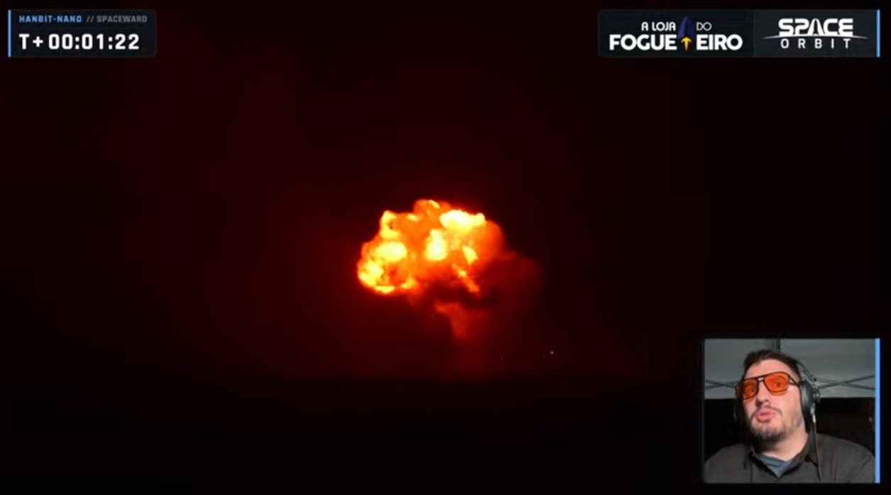 Canal especializado registrou momento exato da explos&atilde;o de foguete logo ap&oacute;s lan&ccedil;amento: 'Alguma coisa estourou'