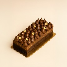 O Casal Garcia (99627-6537) e a doceria DaNiní (97110-1012) lançam uma torta em colaboração para celebrar o Dia do Chocolate. A Tchello leva base de bolo intenso com recheio de ganache de chocolate com gianduia e mousse de chocolate: R$ 440 — Foto: Divulgação