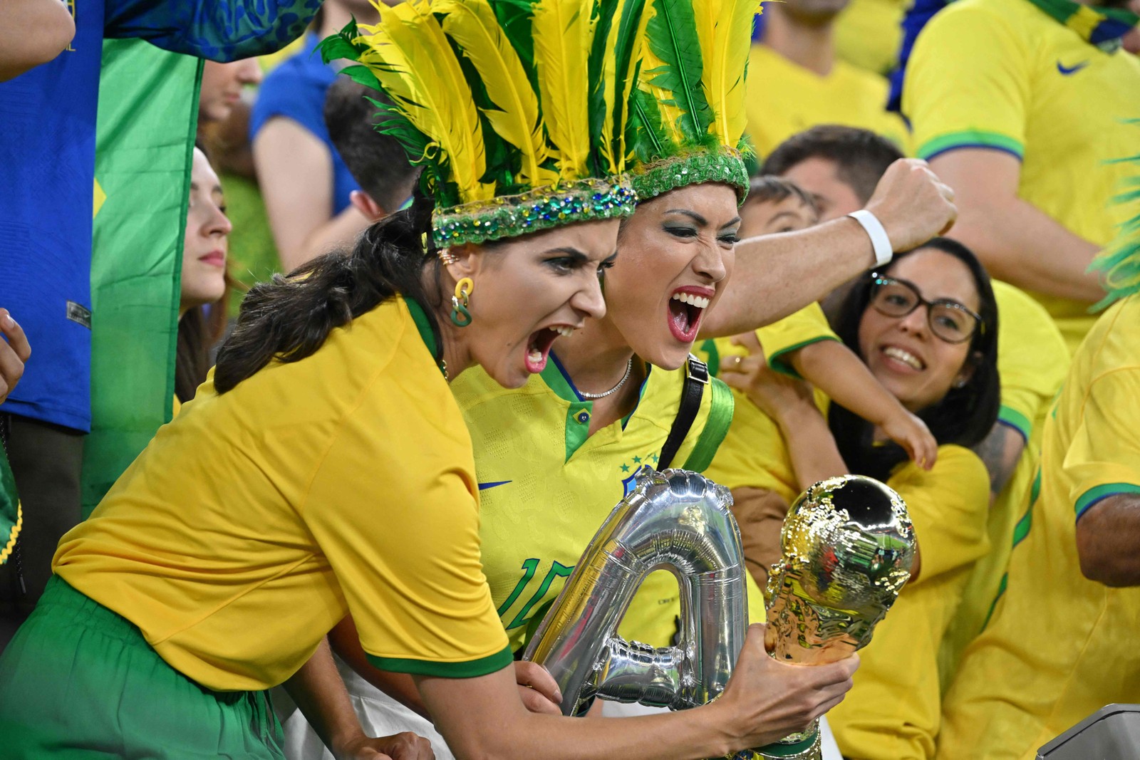 Torcedores do Brasil, antes de partida contra Coreia — Foto: NELSON ALMEIDA / AFP
