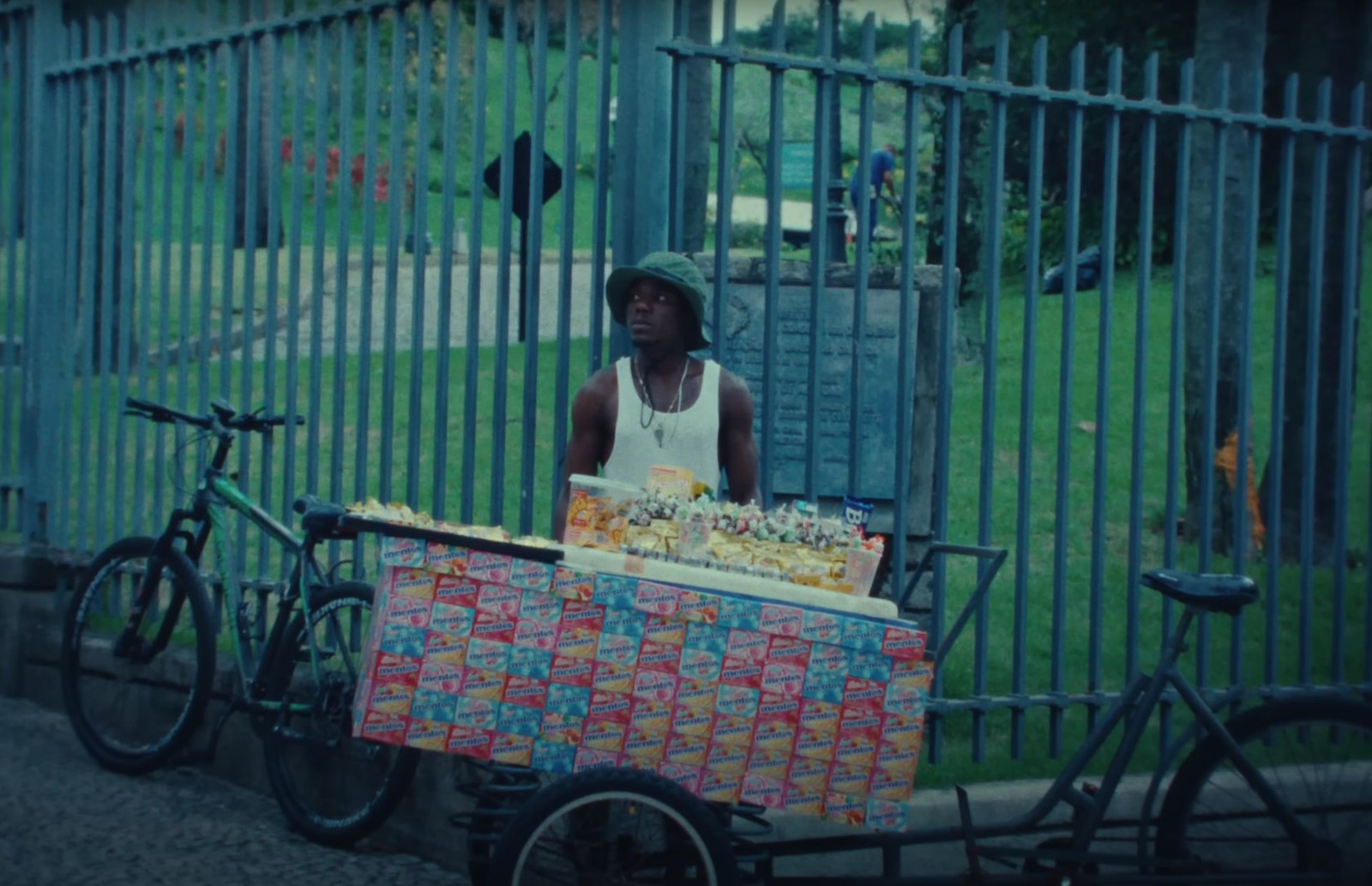 The music video for the song Carta Aberta, by MC Cabelinho uses the streets of the Center as a backdrop — Photo: Reproduction / Youtube / MC Cabelinho