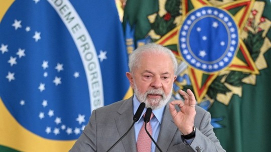 Lula diz que economia não terá 'cavalo de pau' e vai continuar 'serena'