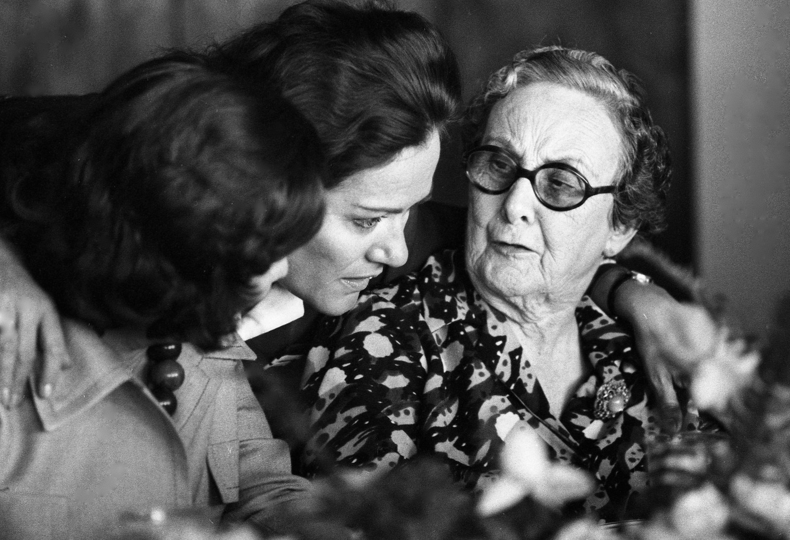 Bertha Lutz no almoço de comemoração de seus 80 anos no Hotel Empire — Foto: Anvibal Philot / Agência O Globo