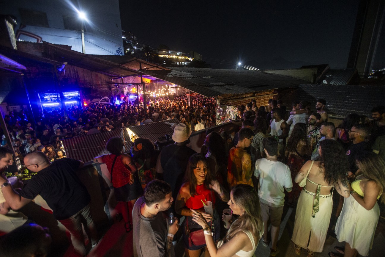 Morro do Pinto, no Santo Cristo, vira point com bares, rodas de samba ...