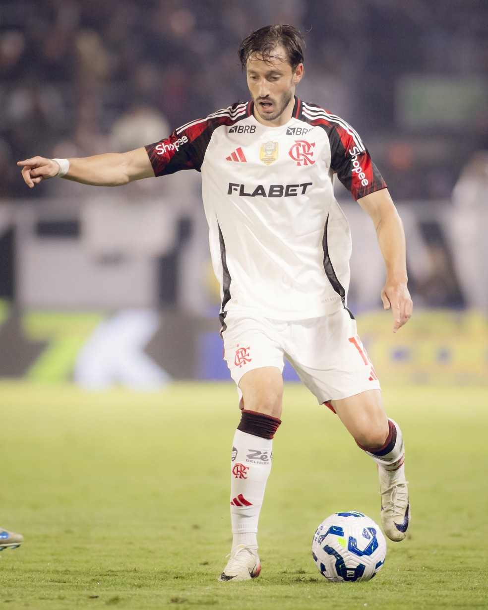 Viña foi um dos destaques da vitória do Flamengo sobre o Bragantino — Foto: Adriano Fontes/Flamengo