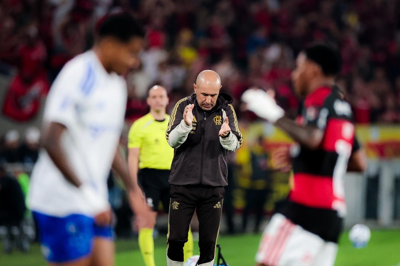 Jardim explica estratégia contra o Cruzeiro e comenta intensidade do Flamengo com Pedro e Arrascaeta juntos: 