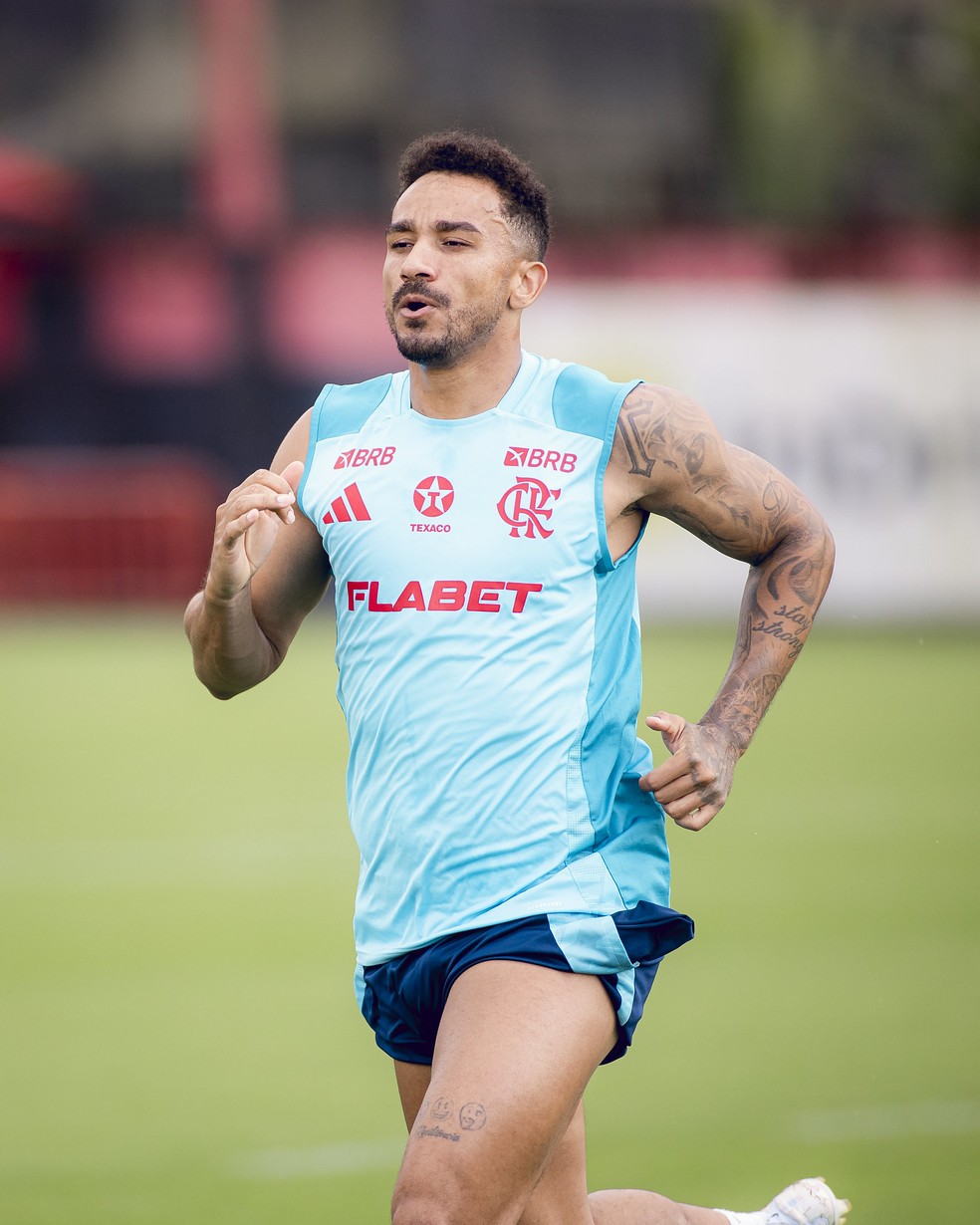 Danilo se aproxima de retorno no Flamengo — Foto: Adriano Fontes/Flamengo