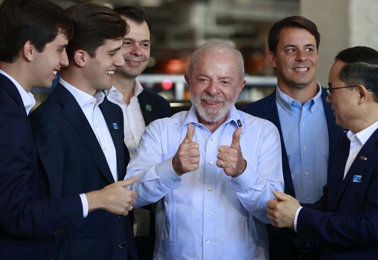 Lula diz que brasileiros gastam muito com cachorro: 'Na China não deve ter esse problema'