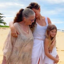 Gisele, com a mãe e a filha Vivian — Foto: Reprodução/Instagram
