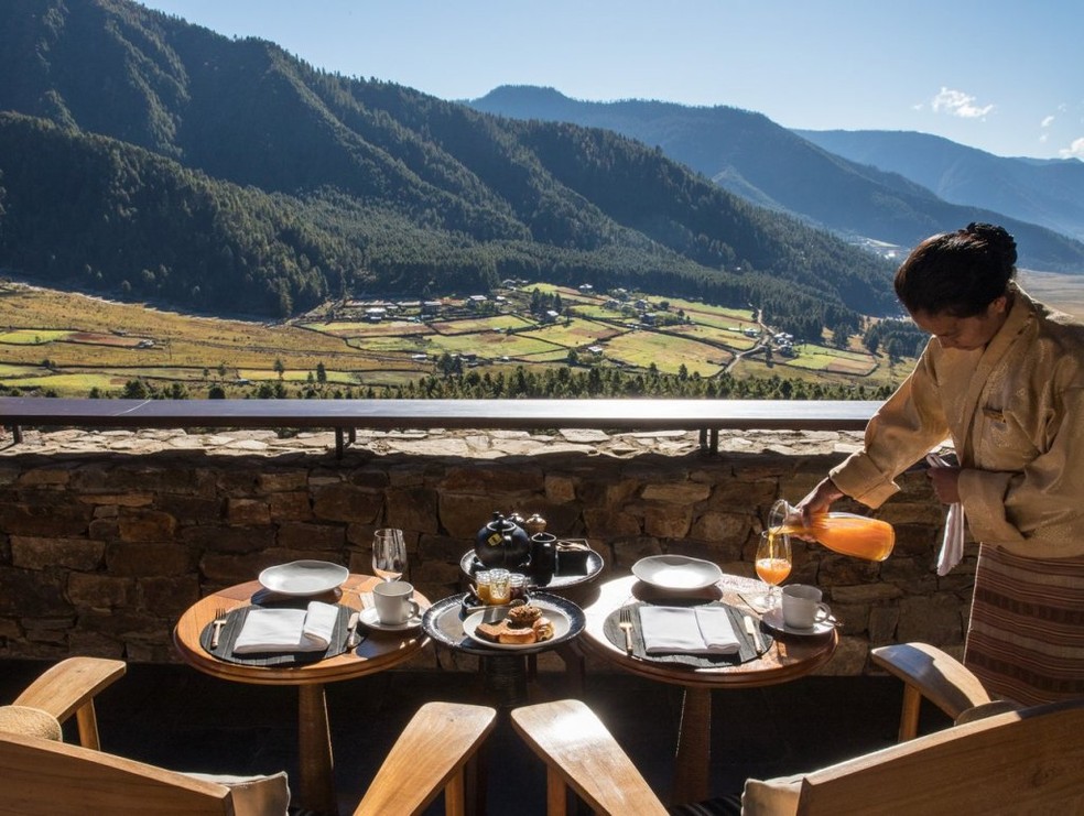 Hotel de luxo Gangtey Lodge, exemplo do turismo cinco estrelas no Butão, na Ásia — Foto: Divulgação