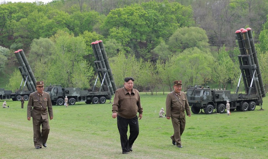 Líder norte-coreano, Kim Jong Un supervisiona exercício de 'contra-ataque nuclear', diz agência estatal