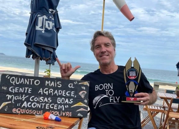 O piloto de voo livre Philip Haegler sofreu um acidente de parapente em São Conrado e não resistiu — Foto: Reprodução