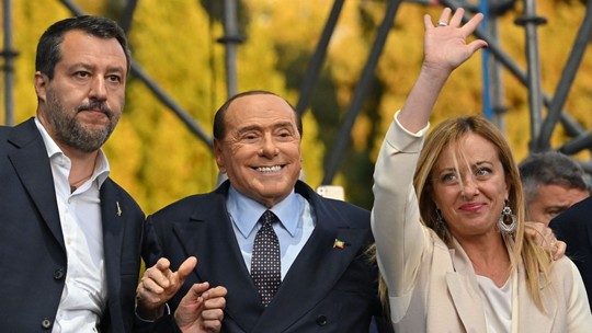 Coalizão de Meloni, Salvini e Berlusconi encerra campanha com comício em Roma